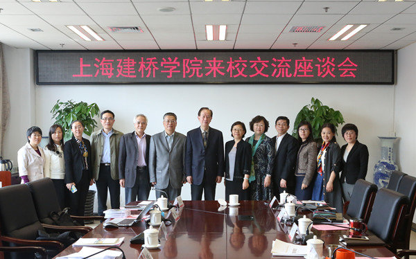 Shanghai Jianqiao Uni Delegates Visit CWU