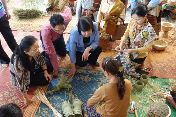 ACWF President Leads Delegation to Visit Laos, Cambodia