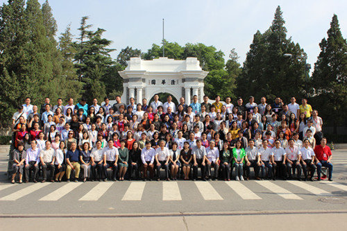 Housekeeping Services Symposium Held in Beijing