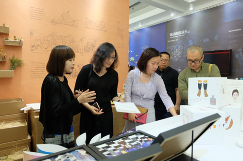 Delegates from South China Normal University Visit CWU School of Art, Design