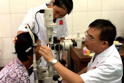 Chinese Medics Offer Vision of Hope Overseas