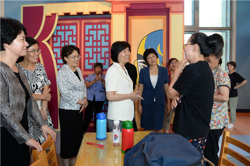 Shen Yueyue Visits Teachers at CWU and CNCC Ahead of Teacher's Day