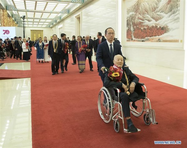 China Holds Presentation Ceremony of National Medals and Honorary Titles