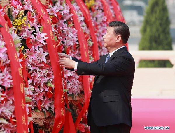 Xi Pays Tribute to National Heroes at Tian'anmen Square