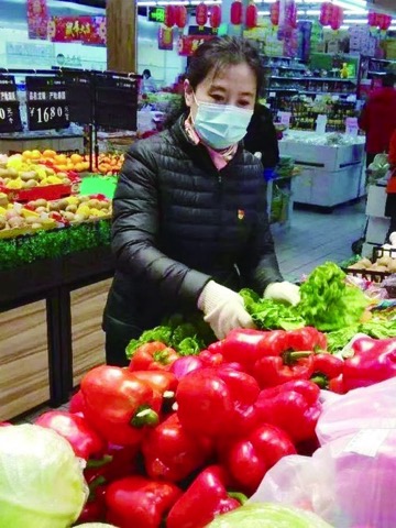 Female Supermarket Managers Try Their Best to Ensure Living Supply