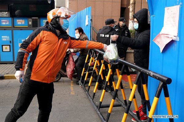 People of Different Occupations Stick to Posts amid Epidemic Outbreak in Zhengzhou
