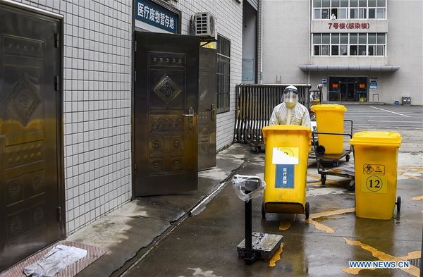 Sanitation workers in Hubei collect and transfer medical waste