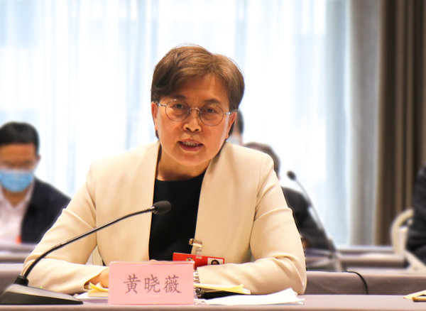 Huang Xiaowei Joins Panel Discussion of 3rd Session of 13th CPPCC National Committee