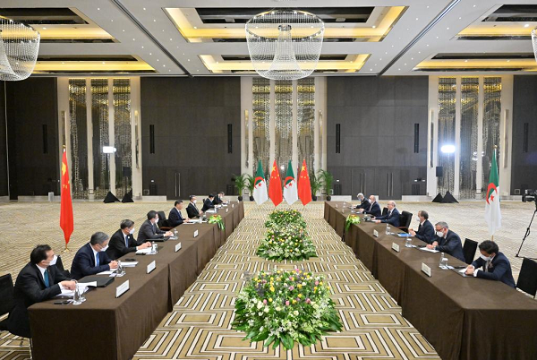 Xi Meets Algerian Prime Minister