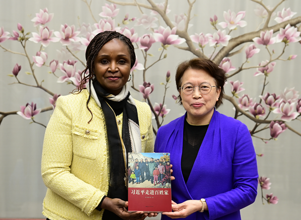 Huang Meets UNICEF Representative to China