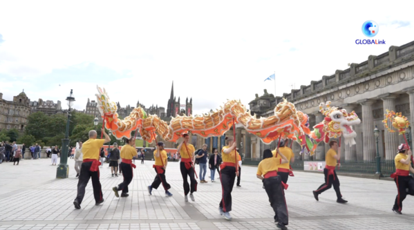 GLOBALink | Chinese Culture Dazzles at Edinburgh Festival Carnival
