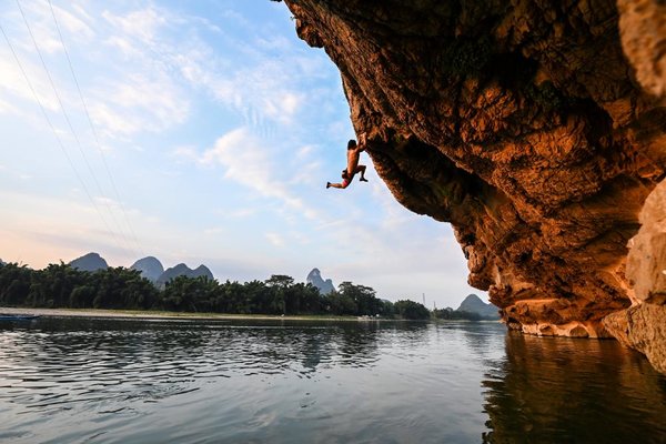 Sports Geography | China's Elite Rock Climbing Couple Promote the Sport Among Yangshuo Karst Mountains in Guilin