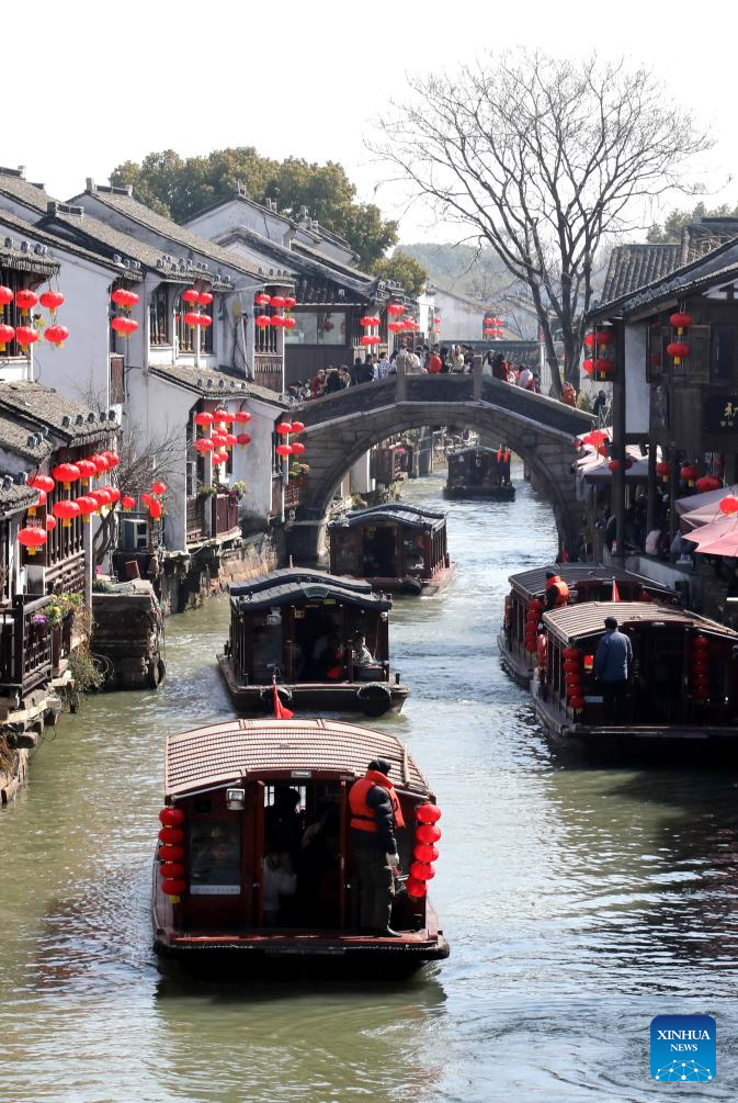 People Across China Enjoy Spring Festival Holiday