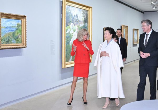 Peng Liyuan, French First Lady Visit Orsay Museum