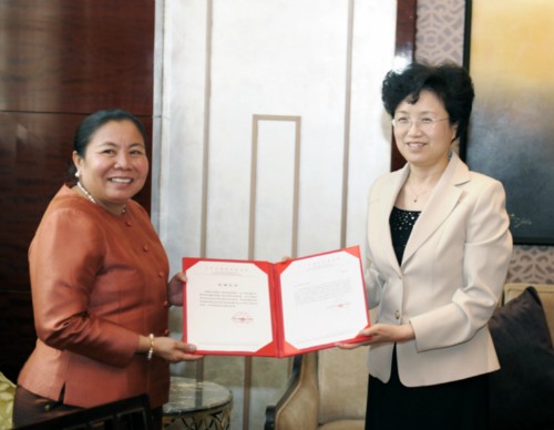 Vice President and First Member of the Secretariat of the ACWF Song Xiuyan (R) and President of the Lao Women's Union Sysay Leudemounsone [Women of China/Fan Wenjun]