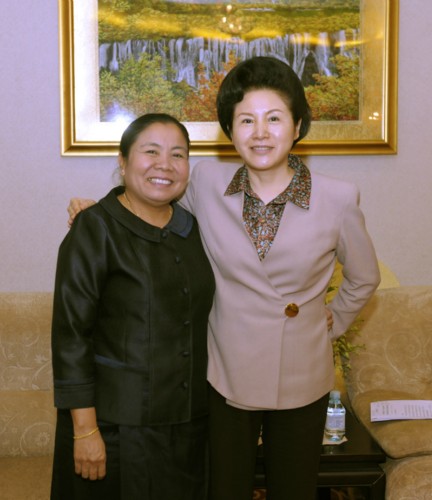 Vice President and Member of the Secretariat of the ACWF Meng Xiaosi (R) and President of the Lao Women's Union Sysay Leudemounsone [Women of China/Fan Wenjun]