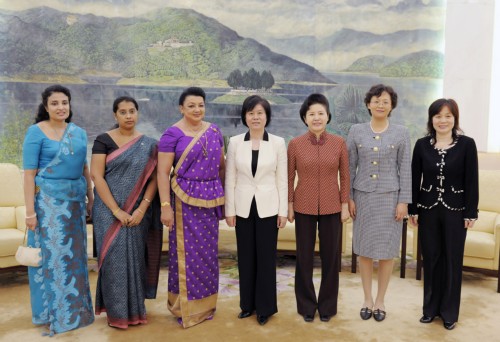 Vice Chairperson of the Standing Committee of China's National People's Congress (NPC) and newly-elected President of the All-China Women's Federation (ACWF) Shen Yueyue (C) and Vice President and Member of the Secretariat of the ACWF Meng Xiaosi (R3) meet with Shiranthi Rajapaksa (L3), first lady of Sri Lanka. [Women of China/Fan Wenjun]