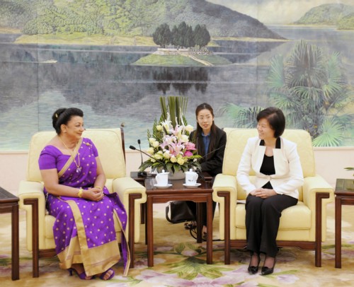 Vice Chairperson of the Standing Committee of China's National People's Congress (NPC) and newly-elected President of the All-China Women's Federation (ACWF) Shen Yueyue (R) meets with Shiranthi Rajapaksa (L), first lady of Sri Lanka. [Women of China/Fan Wenjun]