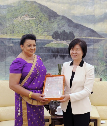 Vice Chairperson of the Standing Committee of China's National People's Congress (NPC) and newly-elected President of the All-China Women's Federation (ACWF) Shen Yueyue (R) meets with Shiranthi Rajapaksa (L), first lady of Sri Lanka. [Women of China/Fan Wenjun]