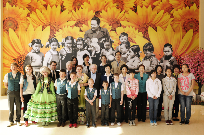 ACWF VP Meets With Leader of Children's Foundation from Russia