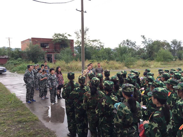 Chairperson Li Mingshun Visits 2015 Military Training Students