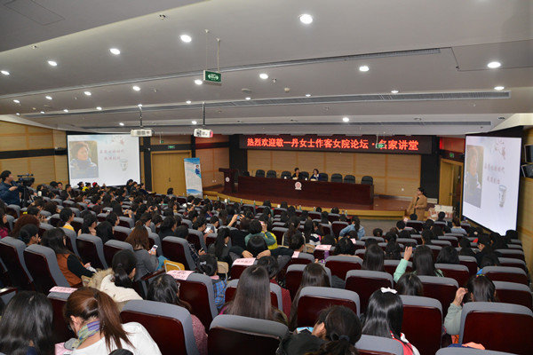 Former CCTV Anchor Jing Yidan Visits CWU