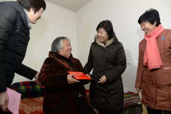 ACWF President Calls for Women's Role in Poverty Relief in N China Tour