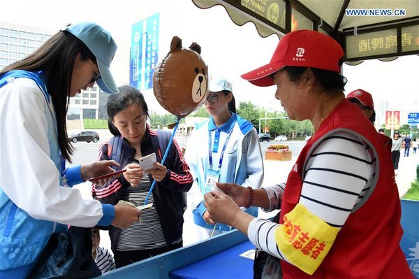 Volunteers Offer Services for Upcoming SCO Summit in Qingdao