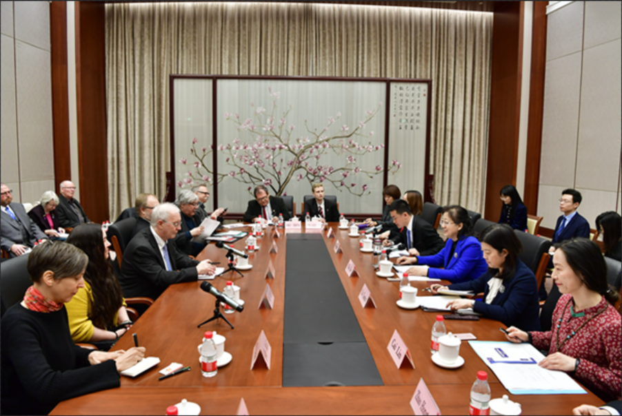 Xia Meets Visiting Communist Party Cadres' Delegation
