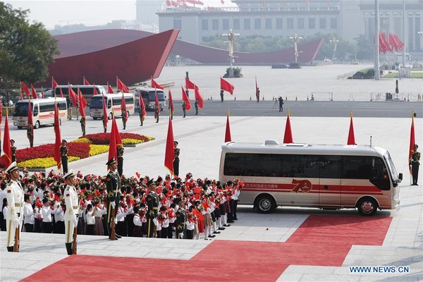 China Holds Presentation Ceremony of National Medals and Honorary Titles