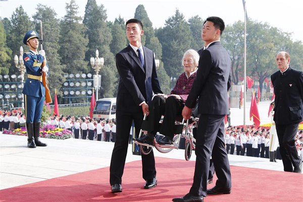 China Holds Presentation Ceremony of National Medals and Honorary Titles