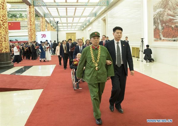 China Holds Presentation Ceremony of National Medals and Honorary Titles