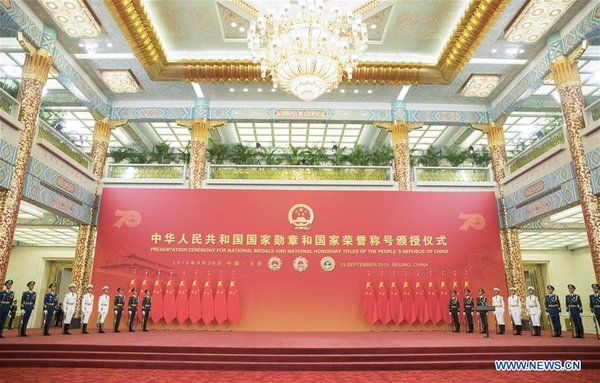 China Holds Presentation Ceremony of National Medals and Honorary Titles