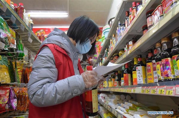 Community staff purchase daily necessities for households in enclosed building in Nanchang