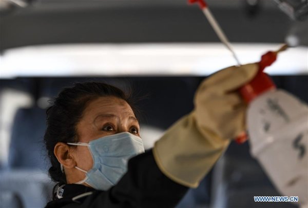 (FOCUS) CHINA-NINGXIA-NOVEL CORONAVIRUS-EPIDEMIC-HEALTH WORKER-COMMUTER BUS DRIVER (CN)