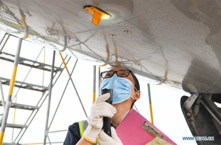 Female Maintenance Engineer Works at Haikou Int'l Airport