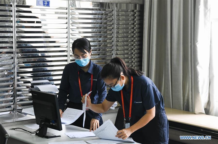 Female Maintenance Engineer Works at Haikou Int'l Airport