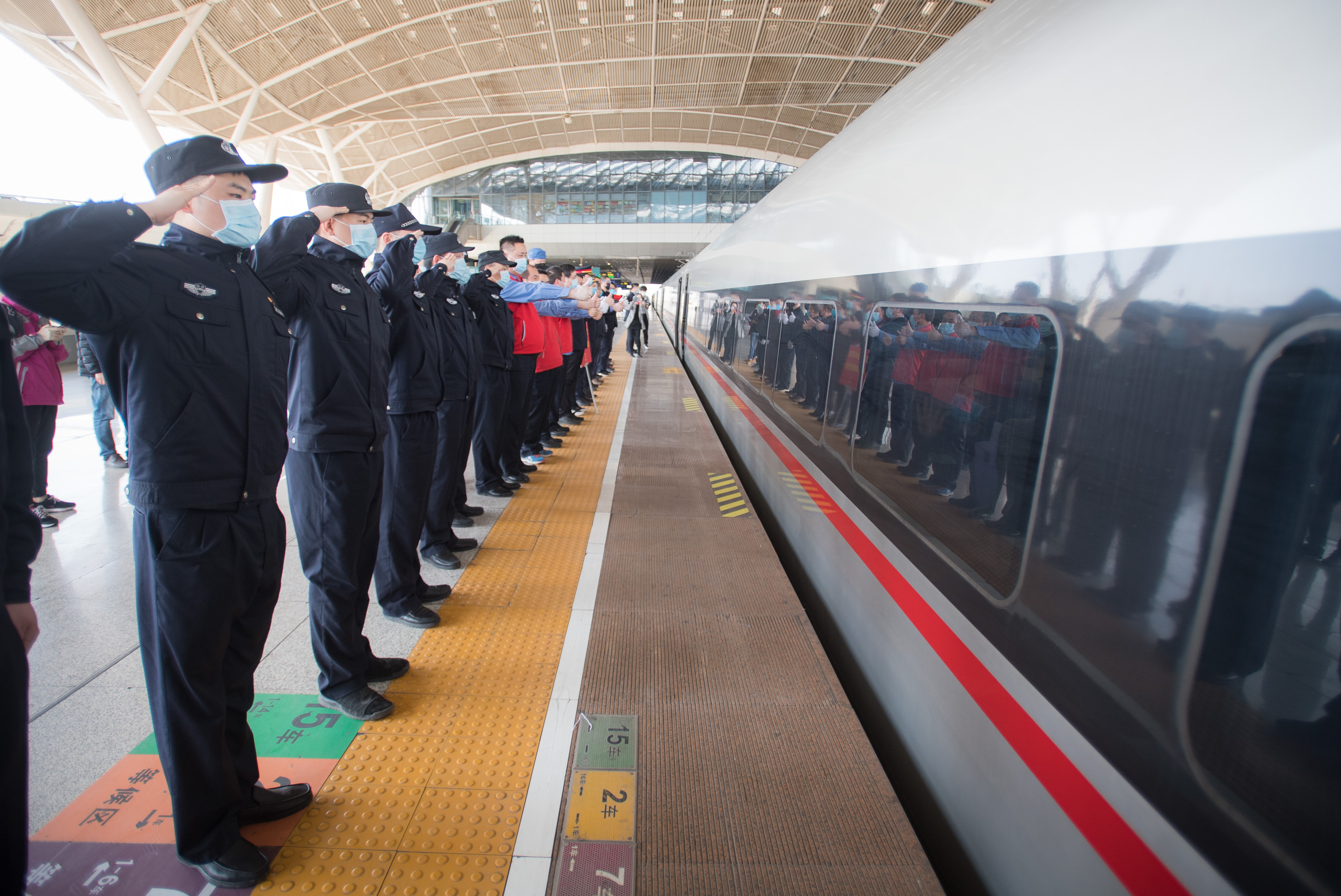 Medical Assistance Teams Leave Hard-Hit Hubei as Epidemic Wanes