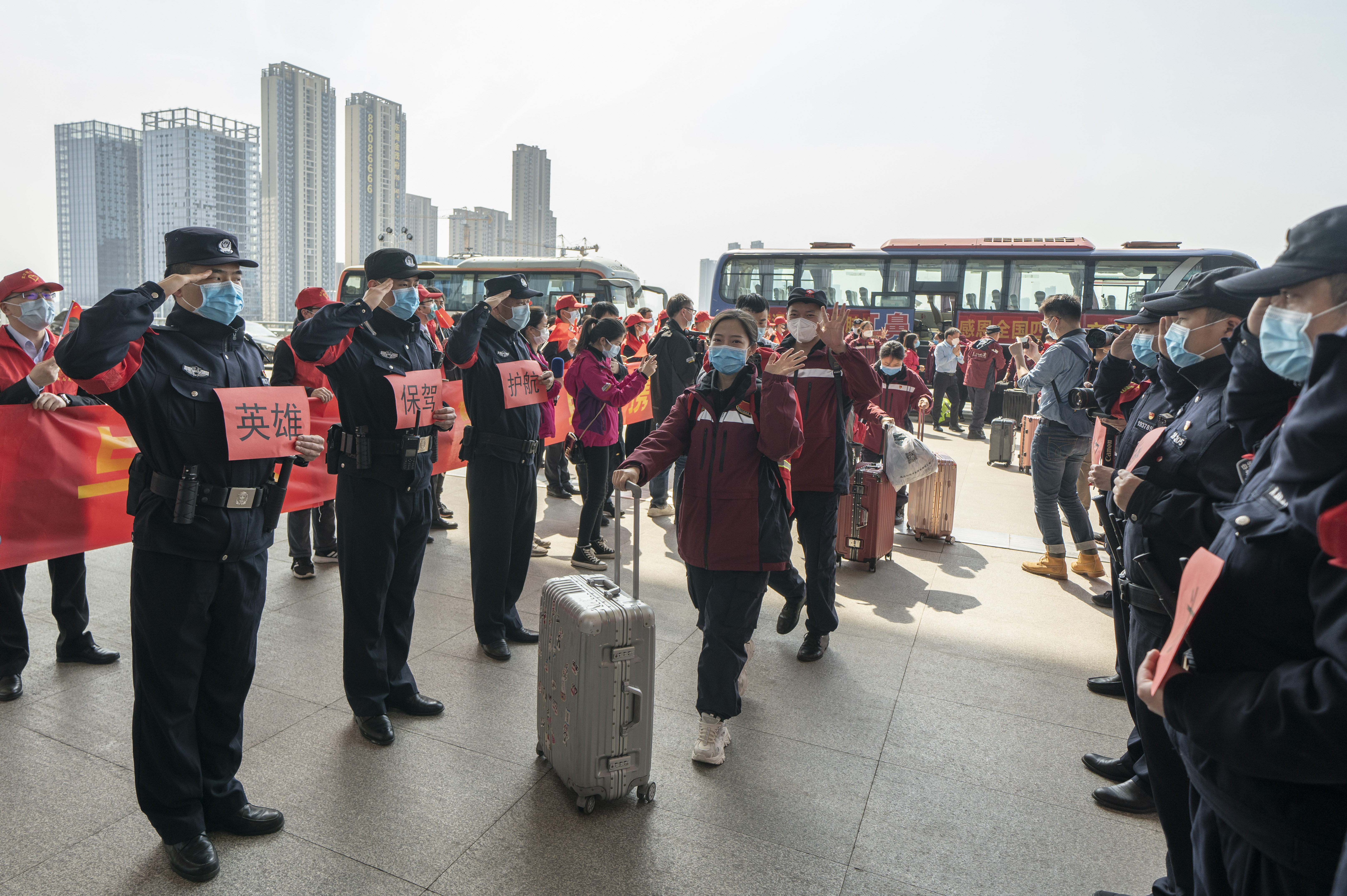 Medical Assistance Teams Leave Hard-Hit Hubei as Epidemic Wanes