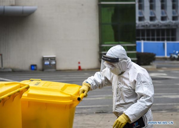 Sanitation workers in Hubei collect and transfer medical waste