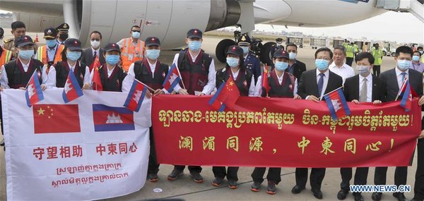 Chinese Medical Experts Arrive in Cambodia to Help fight COVID-19