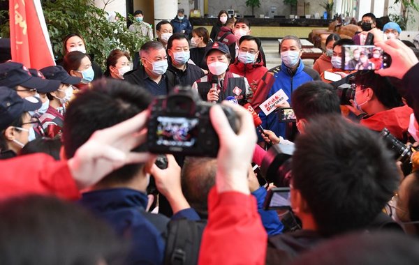 Renowned Chinese Epidemiologist Li Lanjuan Leaves Wuhan After Finishing the Task Here