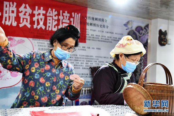 Craftswomen in SW China's Guizhou Resume Work, Improve Embroidering Skills