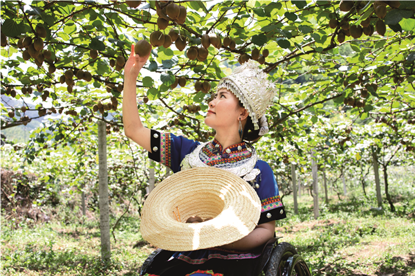 Miao Woman Strives for Better Life, Leads Villagers out of Poverty