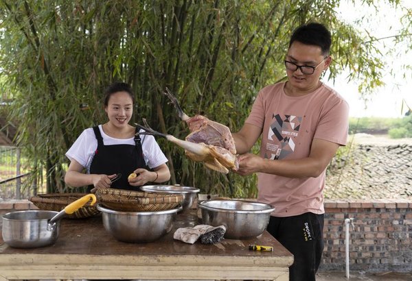 Countryside Life Seen Through Lens of 'Internet Celebrity' Couple