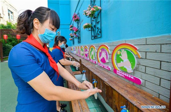 Primary Schools Conduct Drills for Covid-19 Prevention, Control in Handan