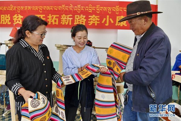 Tibetan Traditional Crafts Cooperative Increases Villagers' Incomes