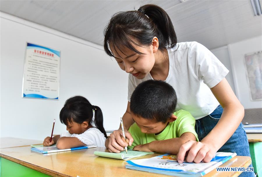 Young Village Teacher Hopes to Help Children Get out of Mountains