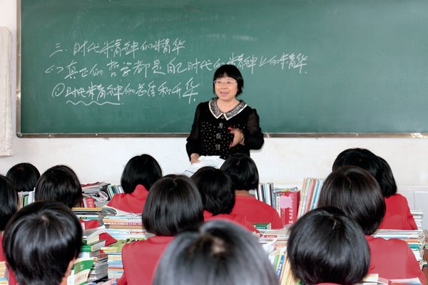 Zhang Guimei Helps Impoverished Children Improve Education, Offers Motherly Love to Orphans