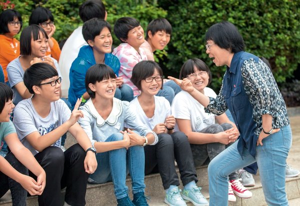 Zhang Guimei Helps Impoverished Children Improve Education, Offers Motherly Love to Orphans